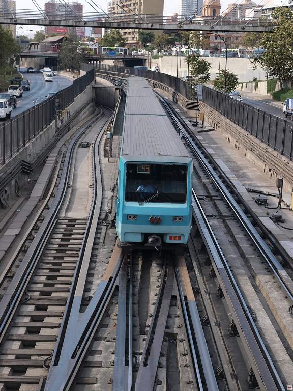 Santiago - metro u Los Heroes.jpg